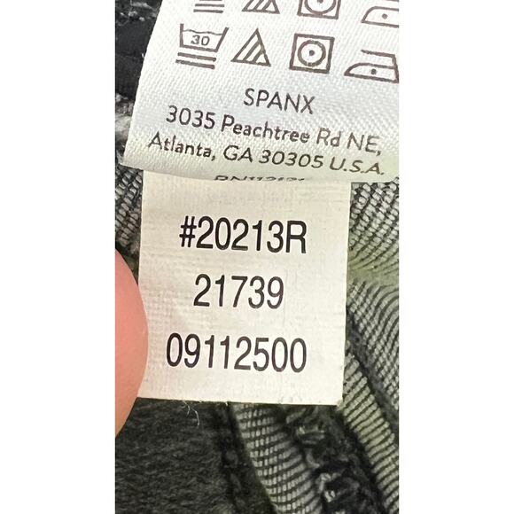 SPANX Women’s M Gray Distressed Raw Hem Pull-On Skinny Jeans Shaping Panel - Picture 8 of 12